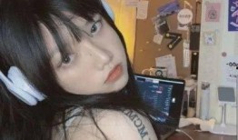 吃瓜楼梯哭女孩网红,揭秘网红背后的感人故事